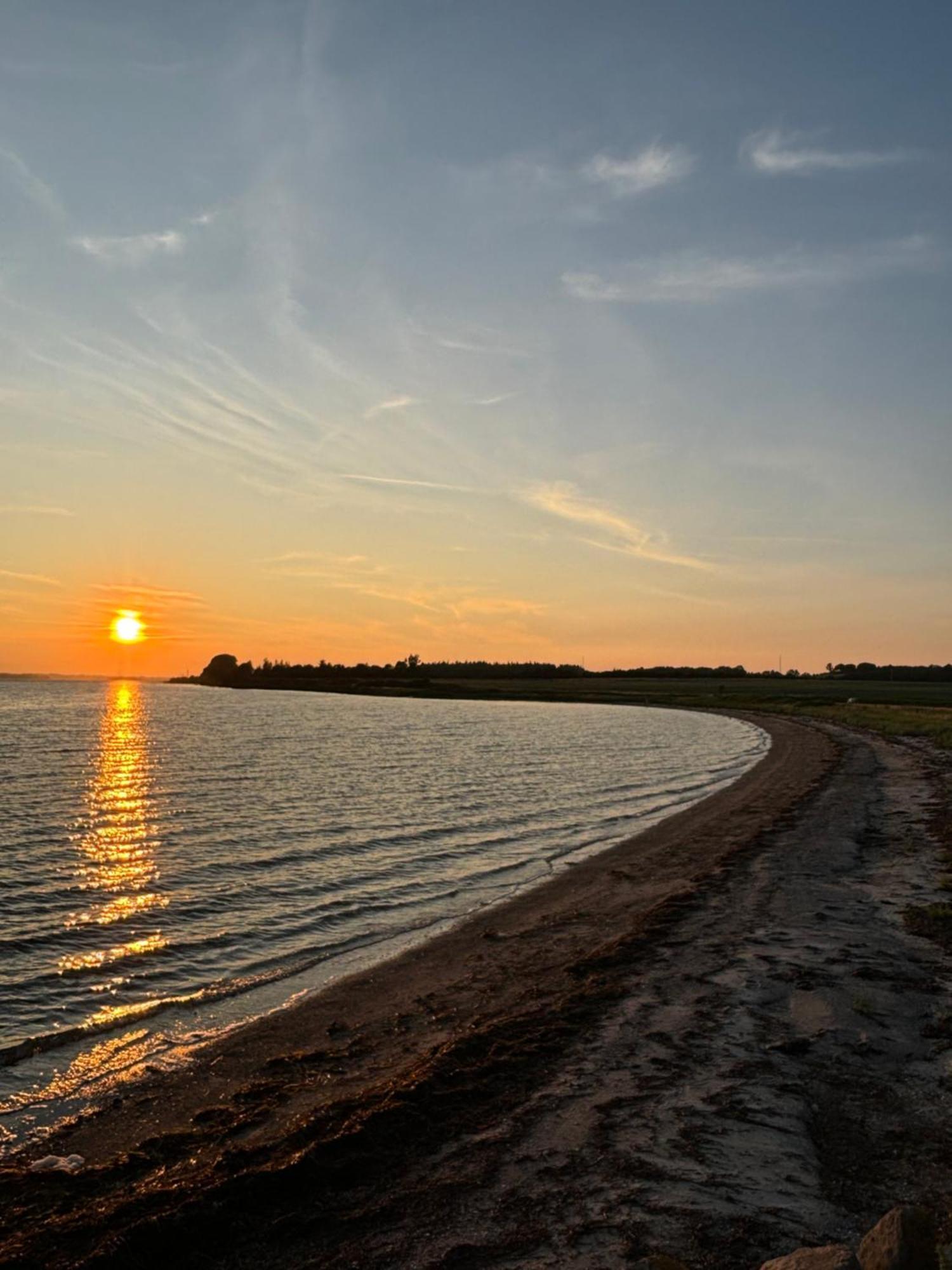 Nedlagt Gard I Naturen Med Ro Og Fred Og Samtidig Taet Pa Strand Og Fiskeri Og Indkobsmuligheder Nordborg Kommune Exterior foto